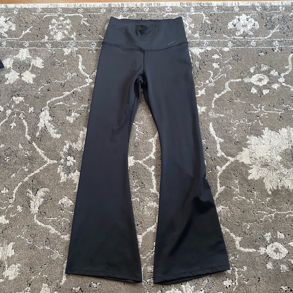 Black Nike Flare Leggings (or Yoga Pants)